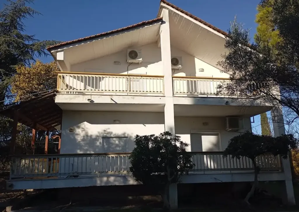 A two-storey, 140 sq.m. traditional house with a garden plot and stone details, located 10km from Dion.