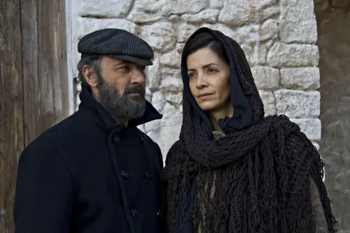Actors Stelios Mainas and Katerina Lehou as Giorgis and Eleni Petrakis in the Greek series To Nisi